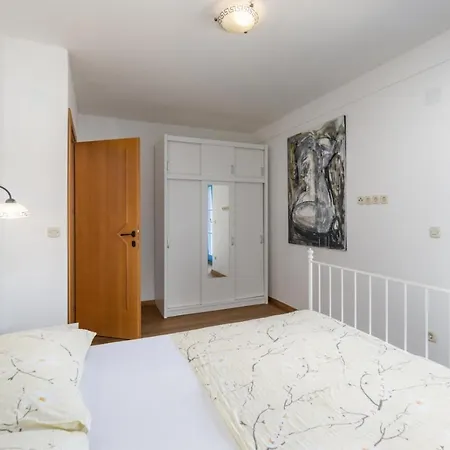 Supetarska Holiday home *